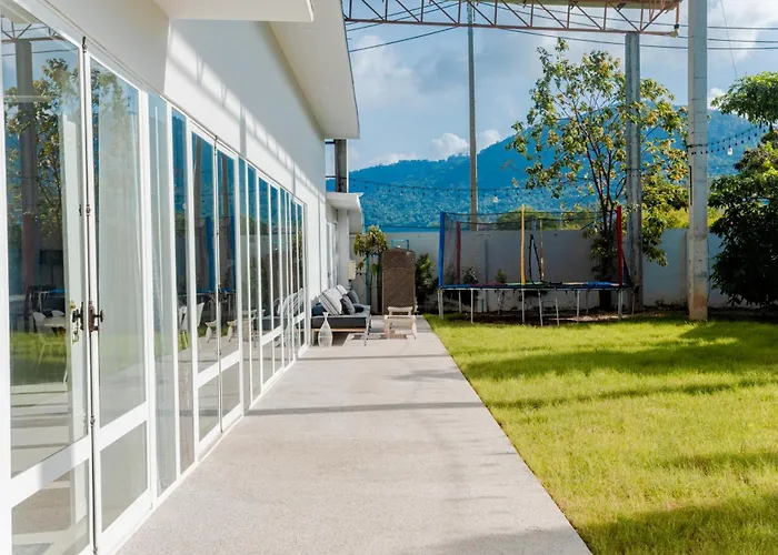 Rocka Villa Maenam